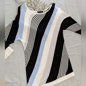 White house Black market  light sweater, size L